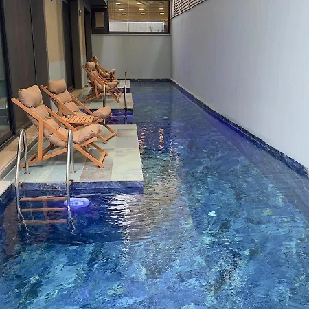 Crassula Hotel *