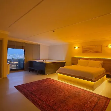 Crassula Hotel