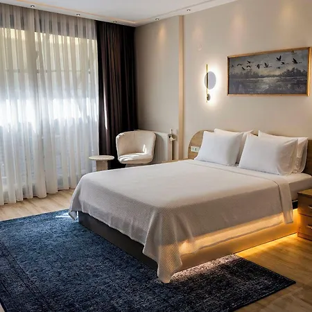 Crassula Hotel *